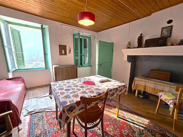 Einfamilienhaus zum renovieren mit Grundstück 2