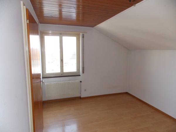 2.5 Zimmer Wohnung in Studen 720.-/Mt. + Fr. 130.-Nk. 4