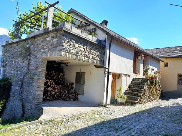 Charmantes Haus mit Terrasse, Garage und schöner Aussicht 1