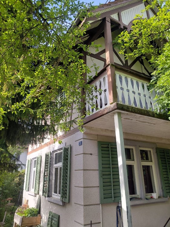 Aussergewöhnliches Einfamilienhaus mit idyllischem Garten 1
