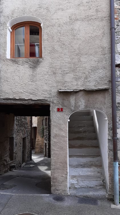 Duplex di 3.5 locali 2-3. piano in centro storico 1