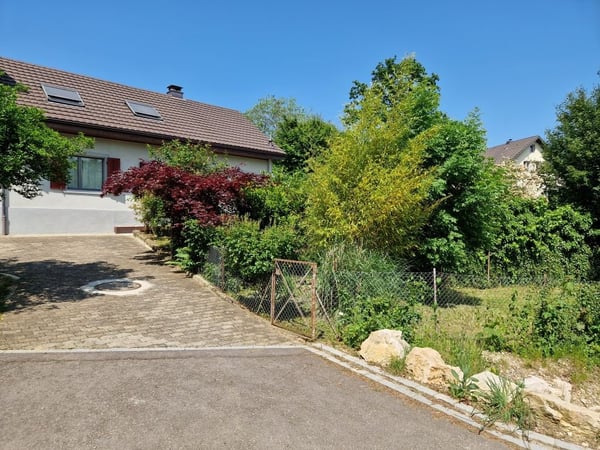 Charmantes Einfamilienhaus mit grossem Garten 4