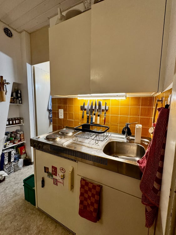 Charmante Studio Wohnung zur Miete in bester Lage in Biel 2