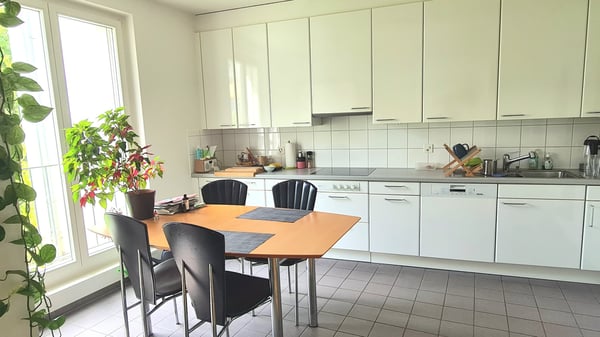 Ruhige, moderne möblierte 3.5-Zimmer-Wohnung befristet 3