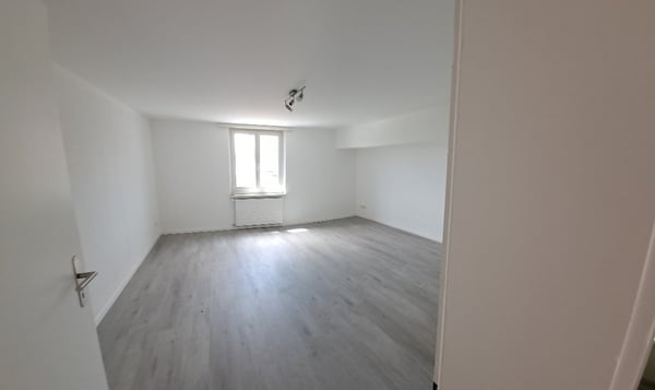 Sonniges Eckhaus mit gedecktem Sitzplatz und Rasenplatz 7