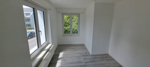 Sonniges Eckhaus mit gedecktem Sitzplatz und Rasenplatz 13