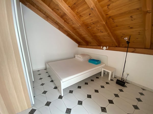 Möblierte Wohnung in Malix 2-Zi-Dachwohnung mit Balkon 2