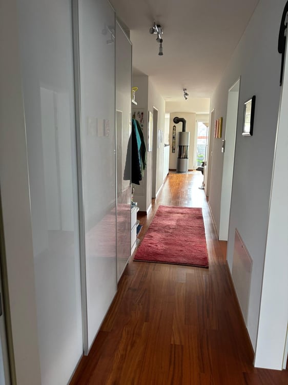 Sonnige 4.5 Zimmer Wohnung mit Weitsicht und 2 TG Plätzen 3