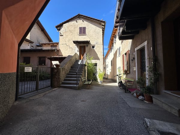 Vendesi casa unifamiliare nel nucleo di Viganello 1