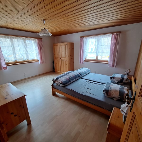 3.5 Zimmer Ferienwohnung möbliert zur Dauermiete in Surrein 5