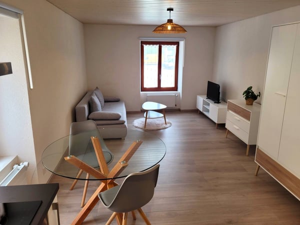Couvet  Maison de 4 logements avec revenus locatifs 10