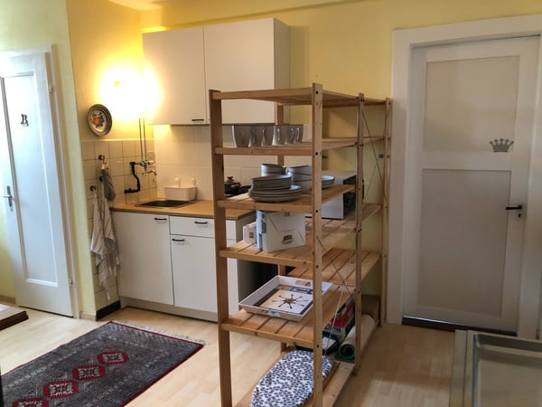 ZU VERMIETEN ab 1. Juli 2026 möbiliertes Zimmer in 3-er WG 2