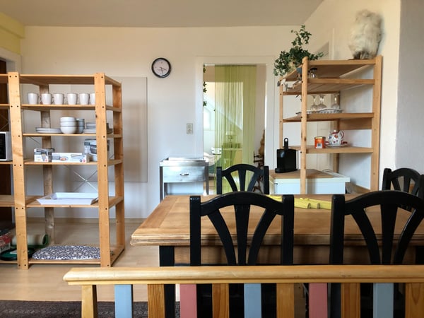 ZU VERMIETEN ab 1. Juli 2026 möbiliertes Zimmer in 3-er WG 4