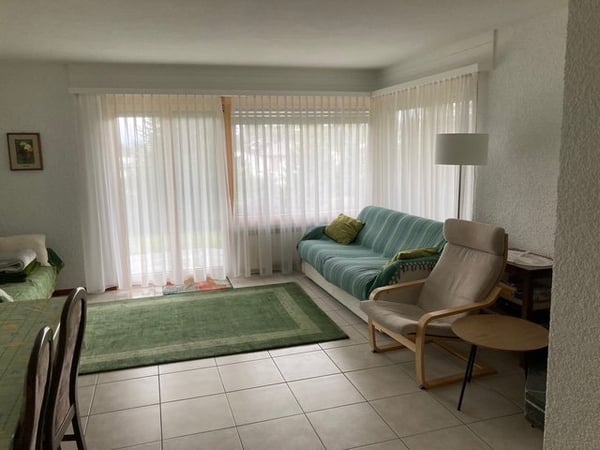 Luminoso appartamento di vacanza con giardino a Laax 2