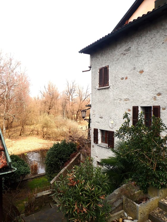 6 Zimmer-Haus einseitig angebaut, in 6573 Magadino 1