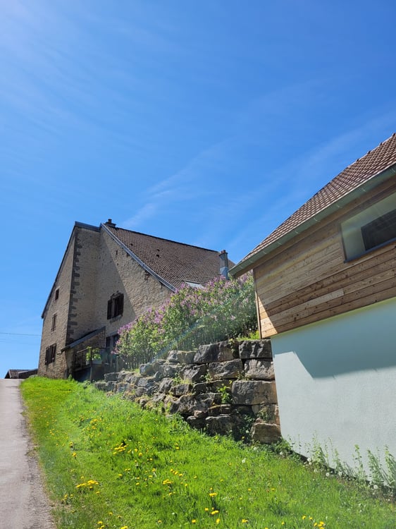 7 Zi-Haus in Belverne 200m2, Chalet m. Garage, 3000m2 Garten 1