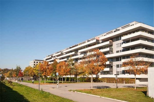 Moderne, lichtdurchflutete 4.5 Zimmer Whng in zentraler Lage 1