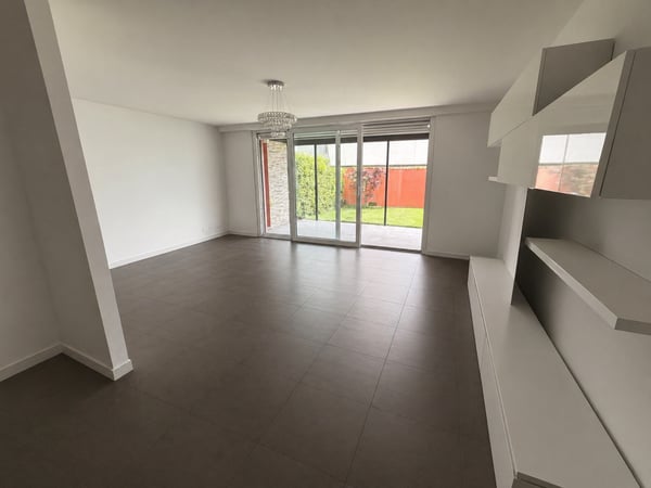 Moderno appartamento di 4.5 Giubiasco con giardino 1