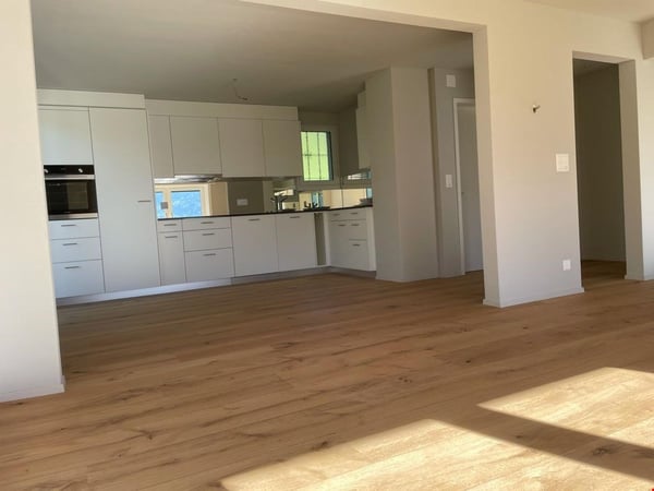 Totalrenovierte Wohnungmit grossem Garten Familienhausflair 3