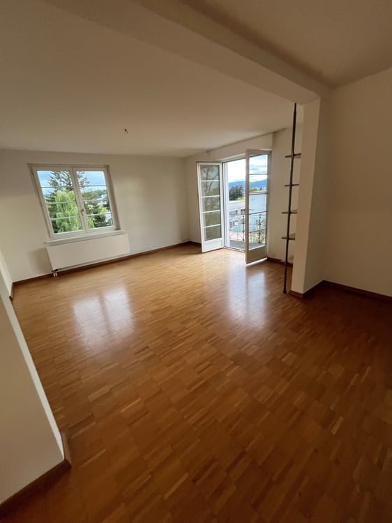 Ruhige 4.5-Zimmer Dachwohnung 2 Balkone & Garten Bergblick 5