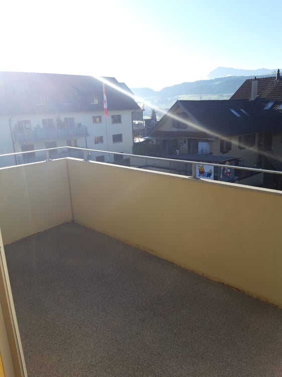 4-Zimmer-Wohnung mit Rigi-Sicht, Balkon, Sitzplatz & Garage 5