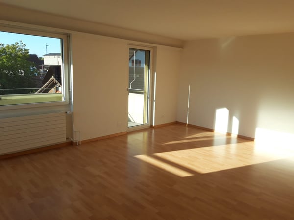 4-Zimmer-Wohnung mit Rigi-Sicht, Balkon, Sitzplatz & Garage 3