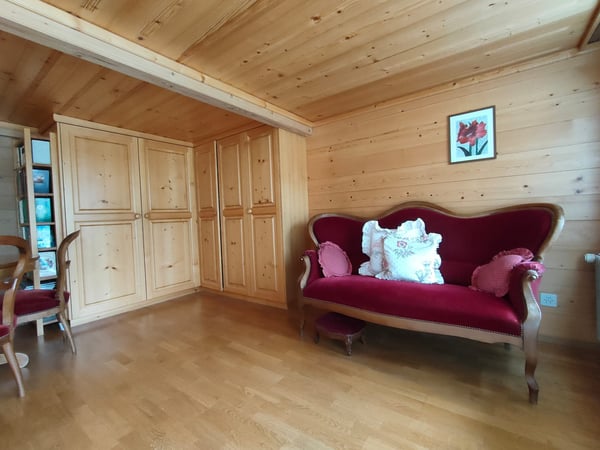 2.5-Zimmer-Chaletwohnung mit Bergblick 2