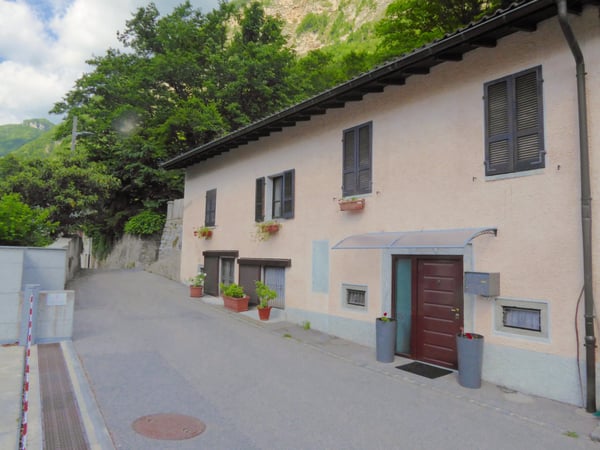 Capolago: Renoviertes 4.5 Zi. Haus mit Seesicht 1