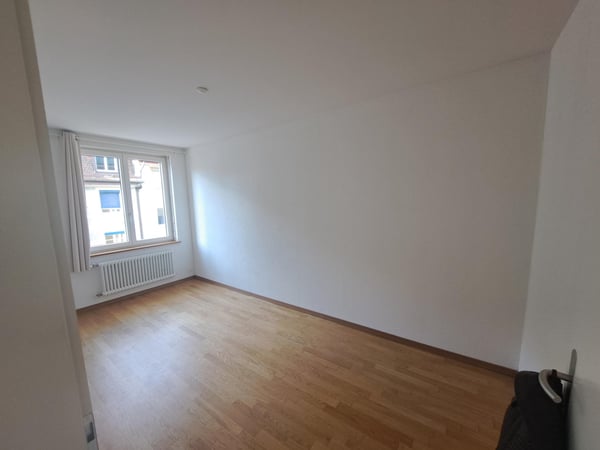 Befristete möblierte 2.5-Zimmer Wohnung im Herzen von Zürich 4