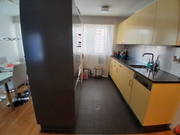 Grosse 4.5 Zi. Whg. Mit Balkon 2