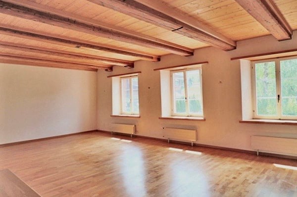 Grosse Dreizimmerwohnung mit Kachelofen 1