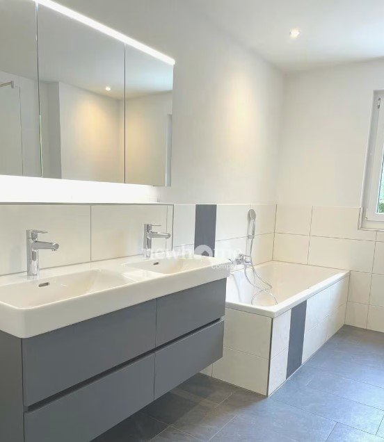 Grosszügige und helle 4.5 Zimmer Wohnung mit Balkon 3