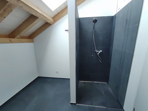 2.5 Zimmerwohnung mit Garage und grossem Balkon 4