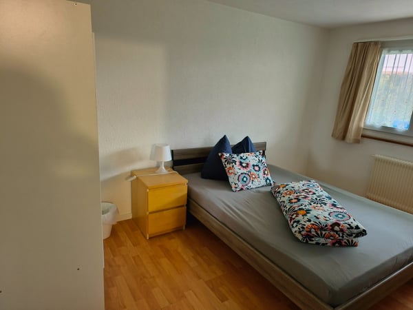 Möbliertes Zimmer in EFH 2
