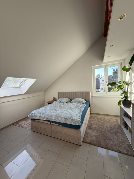 Helle und gepflegte 3.5-Zimmer-Dachwohnung in Windisch 2