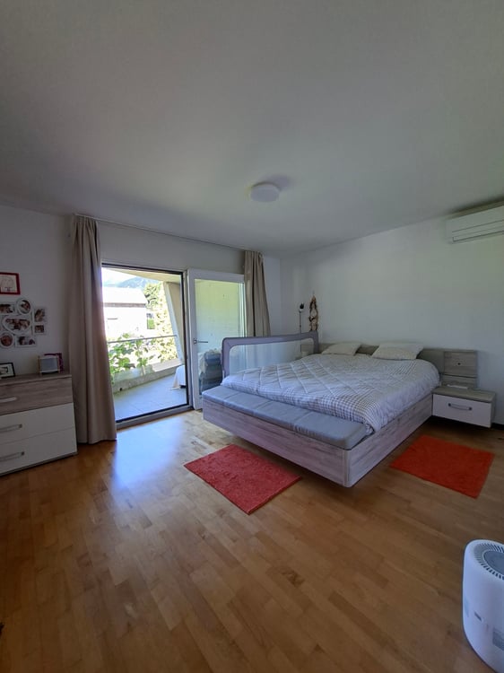 Casa spaziosa con giardino 4