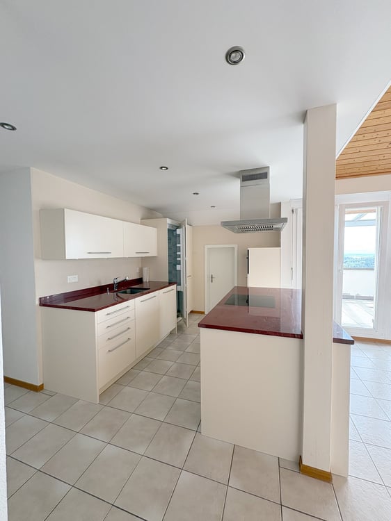 4.5-Zi.Wohnung mit traumhafter Aussicht und 170m² Nutzfläche 2