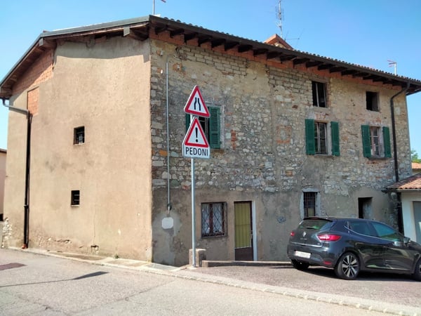 Casa nel nucleo da ristrutturare con licenza di costruzione 3