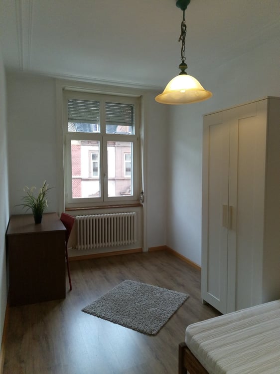 Ab sofort möblierte WG-Zimmer mit Doppelbett 2