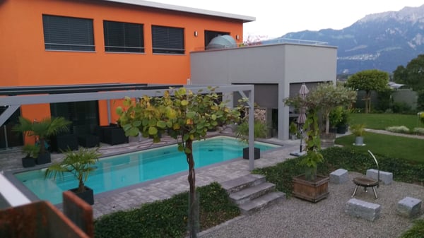 Modernes Einfamilienhaus mit Aussenpool in Gams SG 1