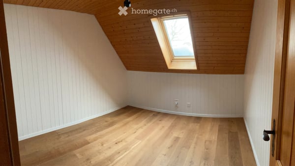 Heimelige Dachwohnung mit Gartensitzplatz 3
