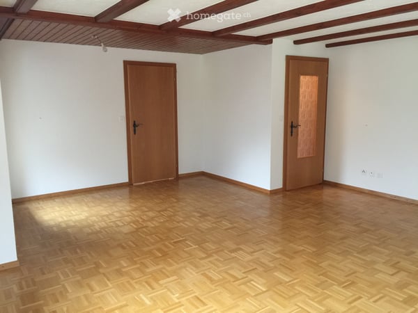 Sehr grosse 4.5-ZimmerWohnung mit Balkon in Ried-Muotathal 5