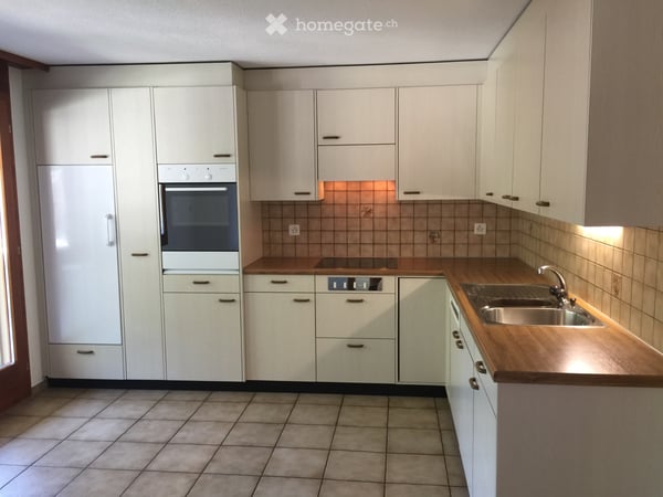 Sehr grosse 4.5-ZimmerWohnung mit Balkon in Ried-Muotathal 2