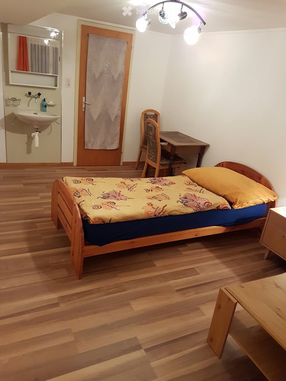 Zimmer möbliert mit Küchenbenützung / Etagendusche/WC 4