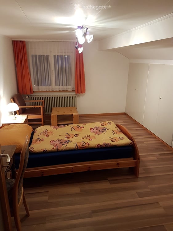 Zimmer möbliert mit Küchenbenützung / Etagendusche/WC 2