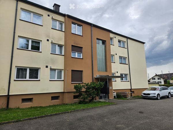Neuwertige 3.5 Zimmer Wohnung 3