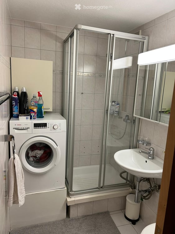 WG-Zimmer neben Tivoli Einkaufszenter mit Balkon,nahe Zürich 5