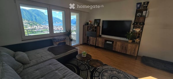 3.5 Locali - Giardino privato e terrazza vista lago a Porza 7