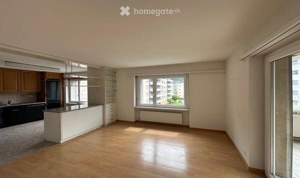 Helle 4.5-Zimmer-Wohnung im 3. OG mit Lift in Brunnen 2