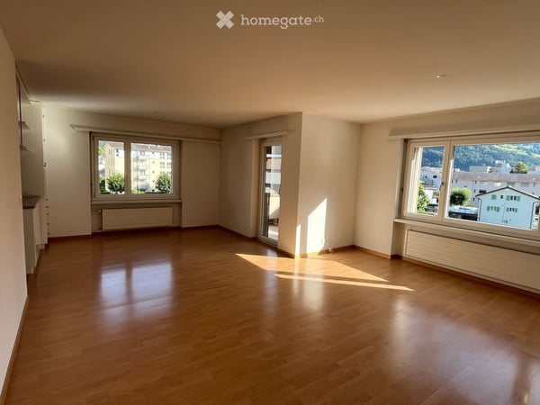 Helle 4.5-Zimmer-Wohnung im 3. OG mit Lift in Brunnen 1